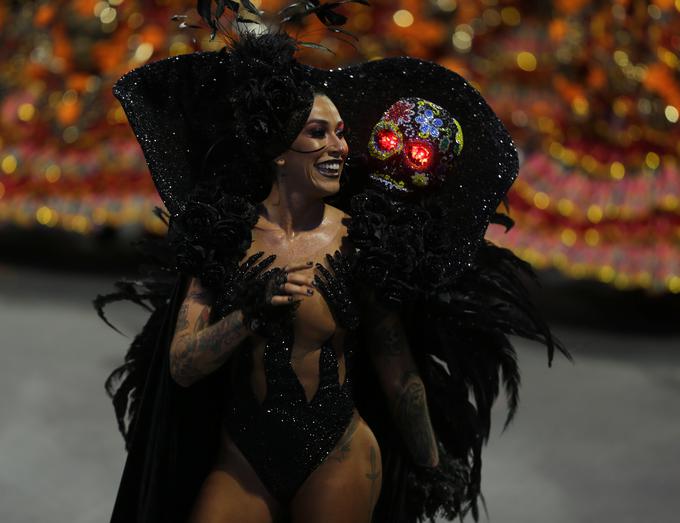 Zanimiva maska s karnevala v São Paulu | Foto: Reuters