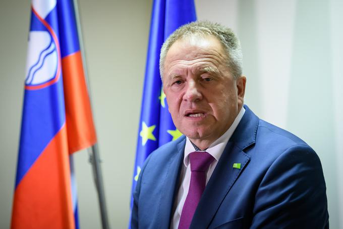 Ključno je vprašanje, ali in kako bo Slovenija zaščitila Mercator in njegov denarni tok. Na fotografiji minister za gospodarstvo Zdravko Počivalšek. | Foto: STA ,