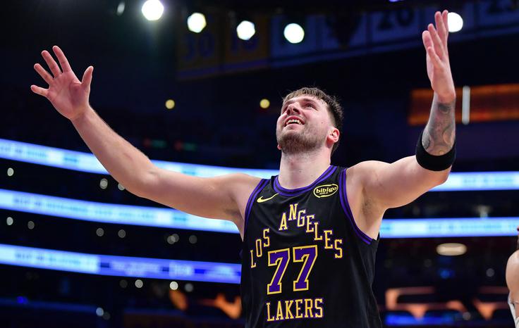 Luka je bil vesel zmage proti Atlanta Hawksom. | Foto: Reuters