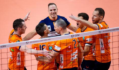 ACH Volley tudi s pomočjo kapetana po pravi drami in zlatem nizu do pomembne zmage