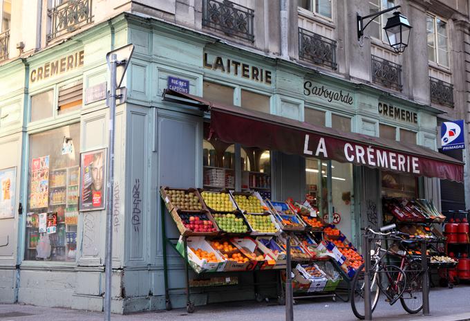 Več kot izpolnjujoč obisk Lyona in okolice. Mesto, ki se ponaša z nazivom Prestolnica francoske kulinarike, je tudi rojstni kraj z michelinovo zvezdico nagrajenega kuharskega mojstra Paula Bocuseja. S svojo zgodovino, kulturno dediščino, tradicijo, javnimi vrtovi, živahnim kulturnim življenjem ter bližnjimi gorami je nekdanje glavno mesto Galije postalo eno najprivlačnejših evropskih mest. │ Foto: iStock | Foto: 