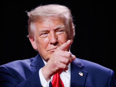 Trump bi pred volitvami napadel Iran
