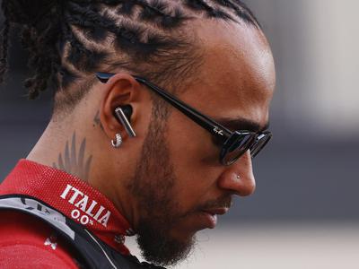 Lewis Hamilton ima vsega dovolj: Telefon gre v koš za smeti