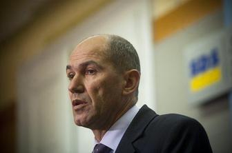 Desnosredinska koalicijska pogodba za mandatarja predvideva Janšo