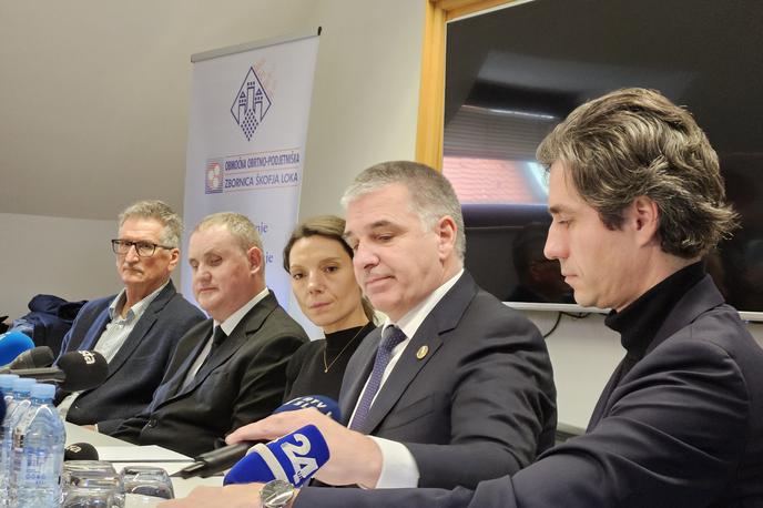 CSS | Zakon o zaposlitveni rehabilitaciji in zaposlovanju invalidov v 58. členu med drugim predvideva, da lahko minister, pristojen za invalidsko varstvo, v 30 dneh od prejema obvestila podjetja zahteva razveljavitev sprejete odločitve, ki bi lahko škodljivo vplivala na ohranjanje delovnih mest za invalide. Minister Mesec je tako pred dnevi napovedal izpodbijanje likvidacije in je zdaj po tem ukrepu tudi posegel. | Foto STA