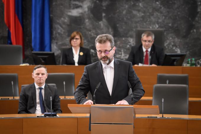 Poslanec Robert Polnar je v državnem zboru med drugim glasoval proti imenovanju Angelike Mlinar za novo kohezijsko ministrico. | Foto: STA ,