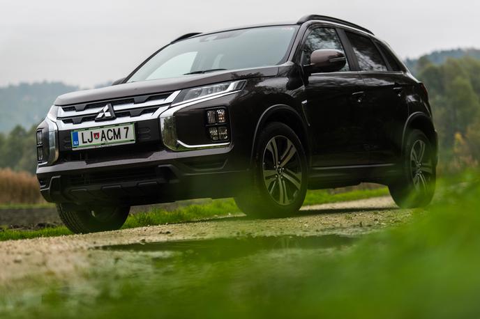 Mitsubishi ASX | Mitsubishi z modelom ASX torej v svoji neposredni konkurenci ponuja prav tisto, česar številni tekmeci (predvsem francoski) nimajo. Elektronsko nadzorovani štirikolesni pogon je zato osrednji adut ASX. | Foto Gašper Pirman