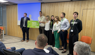 Zmagovalna ekipa, ki je navdušila eno najhitreje rastočih finančnih ustanov v Sloveniji