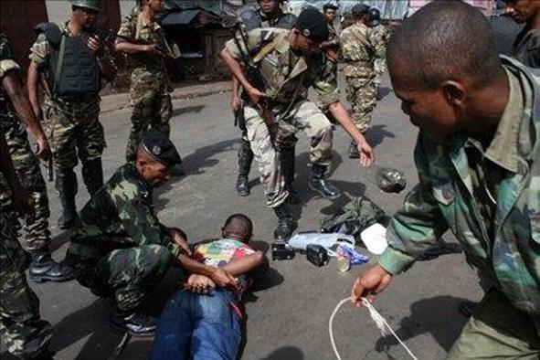 V neredih na Madagaskarju prek 80 mrtvih