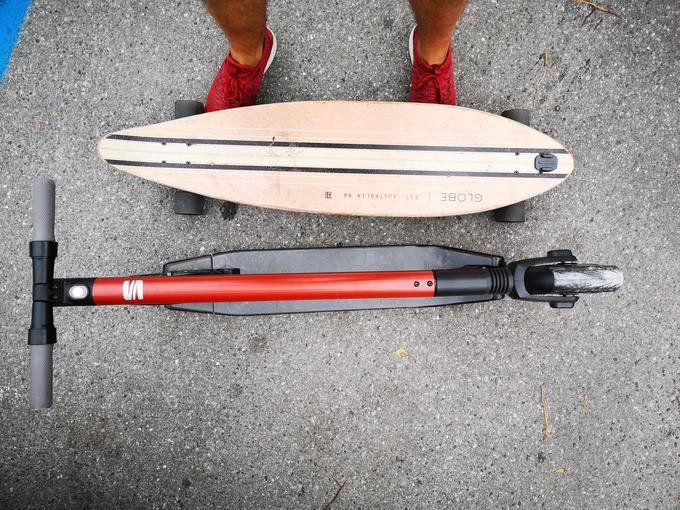 Primerjava dolžine zloženega skiroja in rolke longboard. | Foto: Gregor Pavšič