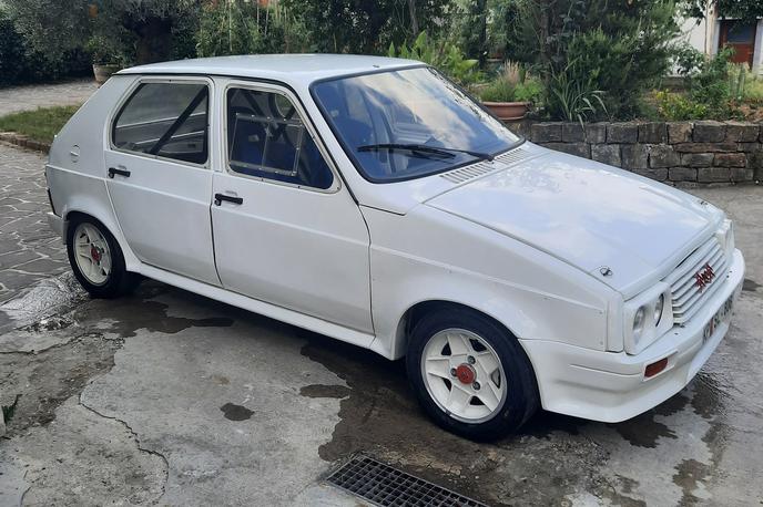 citroen visa 1000 pistes | Lastnik avtomobila Stanislav Pečar ga v Bertokih že pripravlja za prevoz v Postojno. | Foto Stanislav Pečar