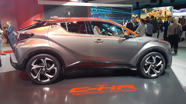 Toyota je v Frankfurtu predstavila študijo še bolj dinamične različice modela C-HR, s katerim so se v začetku leta zelo uspešno vključili v evropski razred kompaktnih crossoverjev. | Foto: Gregor Pavšič