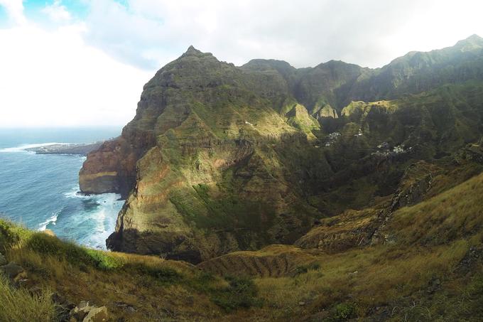 Zelenortski otoki so vulkanskega izvora, zato so zelo hriboviti. | Foto: Reuters