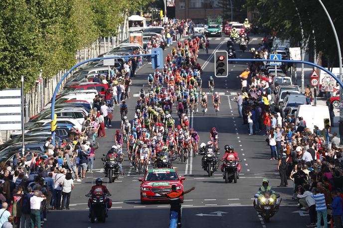 Vuelta 2019 Pogačar Roglič | Organizatorji letošnje dirke po Španiji so v izjavi za javnost sporočili, da zaradi novega koronavirusa in zagotavljanja varnosti kolesarjev ter vseh vpletenih dve etapi ne bosta potekali po portugalskih cestah. | Foto Unipublic/Photogomez Sport