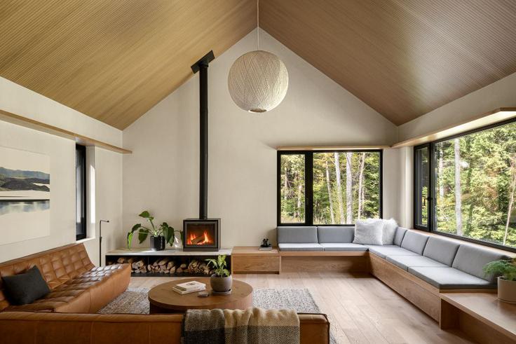 Vsaka rešitev podjetja M Sora je zasnovana kot del arhitekturne celote, ki povezuje notranjost doma z zunanjim prostorom in pomembno vpliva na kakovost bivanja. | Foto: Ryan Bent