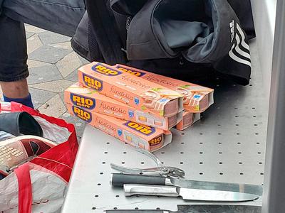 Policijska akcija na Bavarskem dvoru: moški iz trgovine ukradel tuno in mehčalec