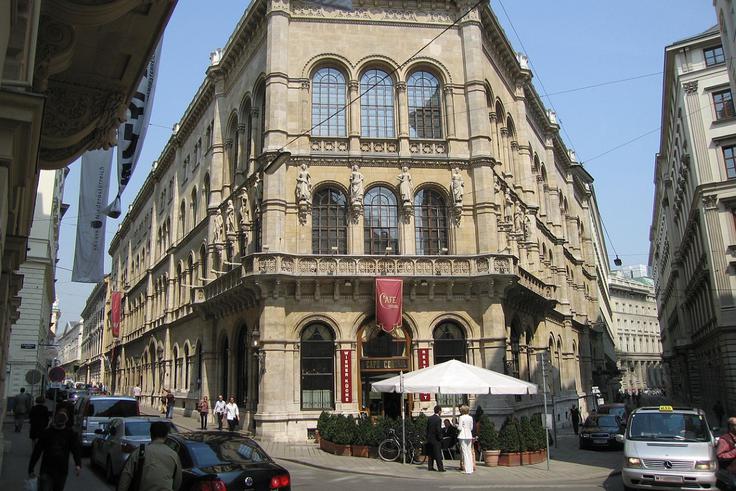 Cafe Central, kavarna, Dunaj | Foto: Thomas Hilmes/Wikimedia Commons