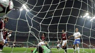 Derbi brez zadetkov, šok na San Siru
