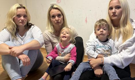 Mama štirih otrok v hudi stiski prosi za pomoč, saj družini grozi izguba doma