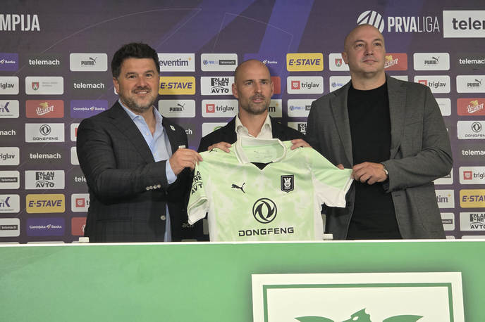 Mišo Brečko, NK Olimpija | Pred novinarje sta ob novem trenerju Olimpije stopila tudi Necat Aygün in Igor Barišić. | Foto Ž. L.