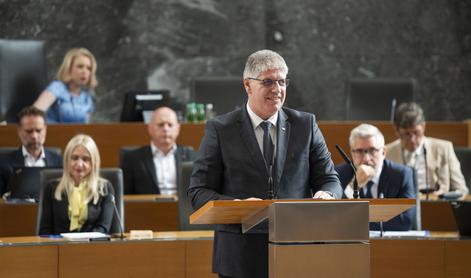 Minister Poklukar uspešno prestal interpelacijo