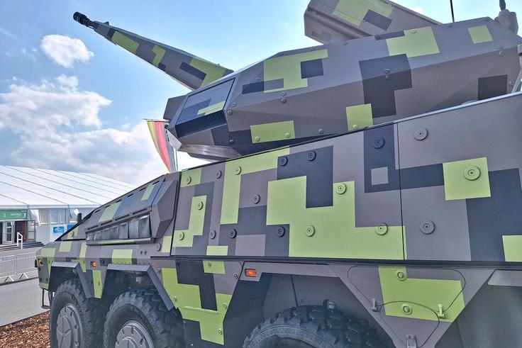 Skyrangerje izdeluje švicarsko orožarsko podjetje Oerlikon, ki je del nemškega orožarskega orjaka Rheinmetall. Ker Švica kot nevtralna država ne prodaja orožja stranema v ukrajinsko-ruski vojni, bodo skyrangerje, ki jih bo Rheinmetall dostavil Ukrajini, izdelovali v drugi državi. | Foto: Guliverimage