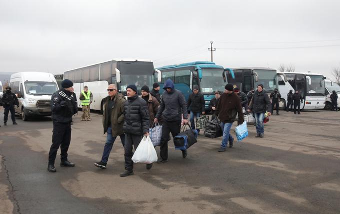 Ukrajina Doneck zaporniki | Foto: Reuters