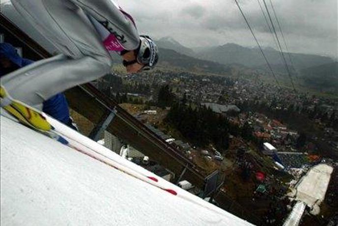 V Falunu zmaga Lacknerja, štirje Slovenci do točk