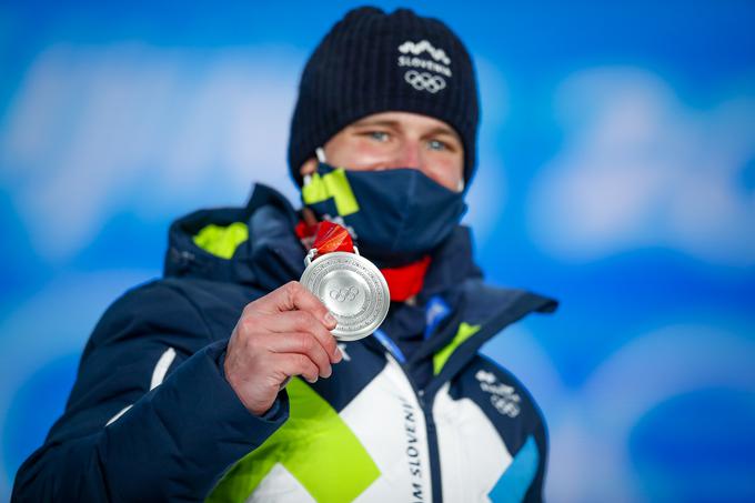 Mastnak s srebrno olimpijsko medaljo. | Foto: Anže Malovrh/STA