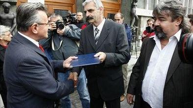 Hišniki s peticijo za spremembo stanovanjskega zakona