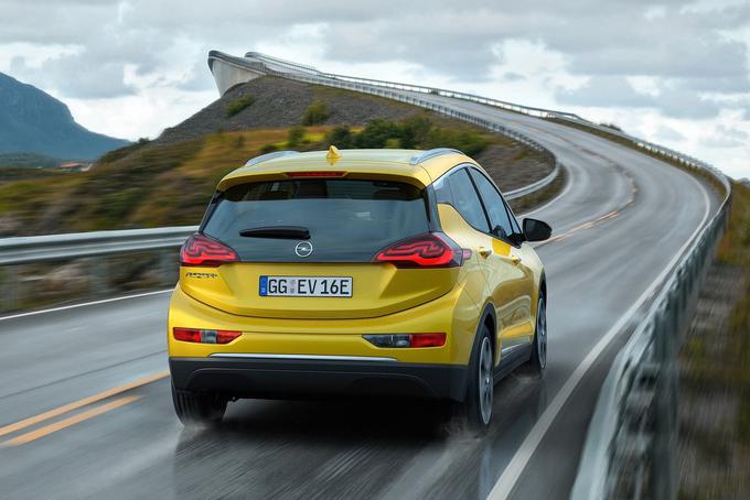 Norveška je daleč najbolj razvit trg na področju električnih vozil v Evropi.  Na norveških cestah se zdaj vozi že blizu 100 tisoč električnih vozil. | Foto: Opel