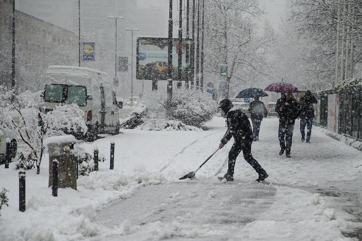 Po belem in sivem petku ter soboti vremenoslovci pravijo, da bo nedelja lep zimski dan. | Foto: Ana Kovač