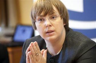 Kutinova: Potrošniki s kartico ne prihranijo vedno