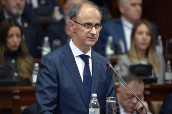 Srbski parlament potrdil novo vlado: vodil jo bo Đuro Macut