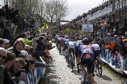 V živo: Kolesarji na klancih, Dirka po Flandriji se je začela zares