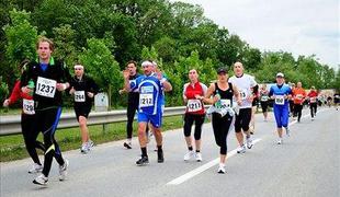 Maraton treh src zre proti številki 40