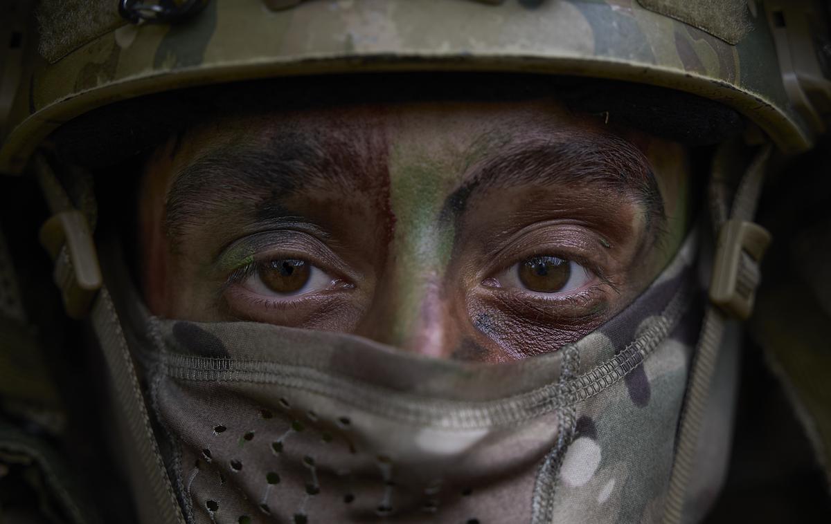 Vojna v Ukrajini, vojak, Ukrajina, specialec | Razvijalce globusa PolyGlobe so mnogi obtožili ustvarjanja dobička z vojno in trivializiranja izgube človeških življenj, kar pa ostro zavračajo. Na fotografiji pripadnik posebnih enot ukrajinske vojske. | Foto Reuters