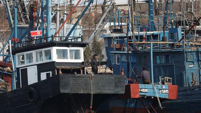 Trčila čoln in tanker, najmanj 13 mrtvih
