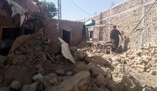 Dvajset mrtvih v potresu v Pakistanu, 150 poškodovanih #video