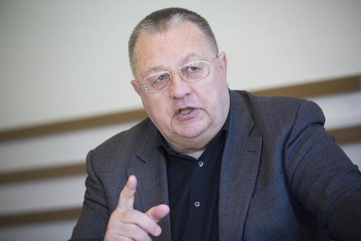 "Poznamo izkušnje Francije, ki že ima pet milijonov muslimanov in številne težave z integracijo, čeprav večina prihaja iz francoskih kolonij in so hodili v francoske šole, znajo jezik. Kljub temu poznamo težave in izgrede v francoskih predmestjih. Ni jih lahko integrirati." | Foto: Matej Leskovšek