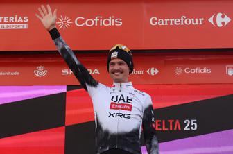 Etapna zmaga za UAE Emirates, Vingegaard spet v rdeči majici