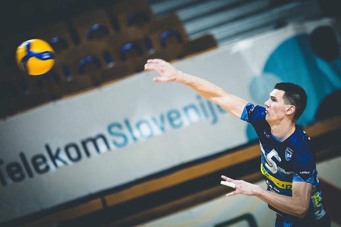 Z nizom točk Alena Šketa so Mariborčani v prvem nizu prišli do vodstva z 21:17, ki je zadostoval tudi za prednost v nizih. | Foto: Grega Valančič/Sportida