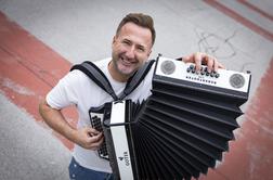 Harmonikar Robert Goter o otroški iznajdljivosti: Podjetnost sem imel že nekako v krvi #video