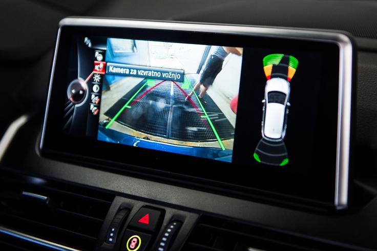 bmw 225xe active tourer luxury line Naj si bo športni kupe ali družinski sedemsedežni gran tourer, vse štiri člane serije 2 krasijo najnovejši sistem varnostno-asistenčnih sistemov. | Foto: Klemen Korenjak