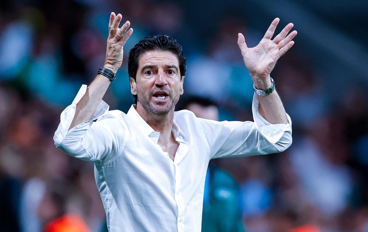 Olimpija Kairat | Portugalski strateg Jorge Simao je začel svoje poglavje pri Olimpiji z neuspehom v Evropi, ki bi lahko drago stal zmaje, saj so ostali brez privilegijev, ki bi jim prišli še kako prav v boju za nastop v glavnem delu evropskega tekmovanja. | Foto Aleš Fevžer