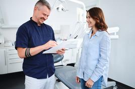 Zakaj zobni vsadek lahko začne propadati že po nekaj letih?