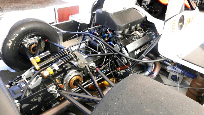 Mugenov trilitrski motor V8 v prototipu Patrika Zajelšnika zmore 500 "konjev". | Foto: 