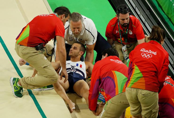 Zdravniška ekipa ga je nemudoma oskrbela in odpeljala v bolnišnico. | Foto: Getty Images