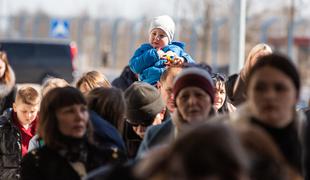 Ukrajincem z začasno zaščito se danes status samodejno podaljša za leto dni