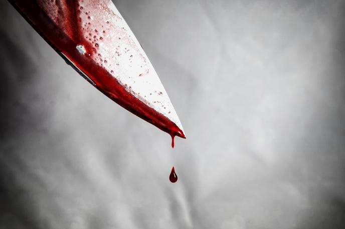 Nož, umor | Moški iz Gazzada je sinu prerezal vrat, 40-letnica iz Neaplja pa je dvoletnega sina utopila v morju. Fotografija je simbolična. | Foto Thinkstock